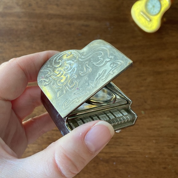 Vintage Musical Instruments Miniature Clocks - Picture 5 of 12